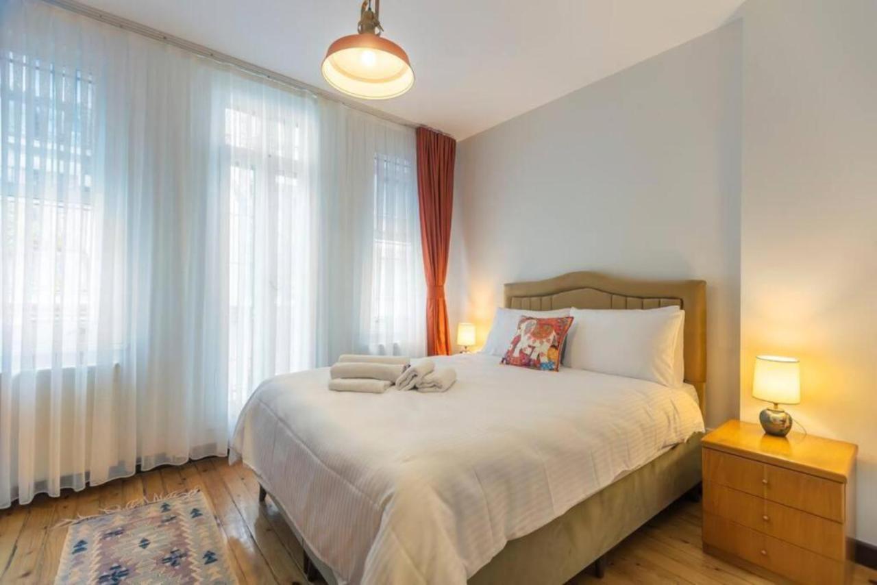 Apartment 4-story Gem In Cihangir - 5 Bedroom & Cute Rooftop *